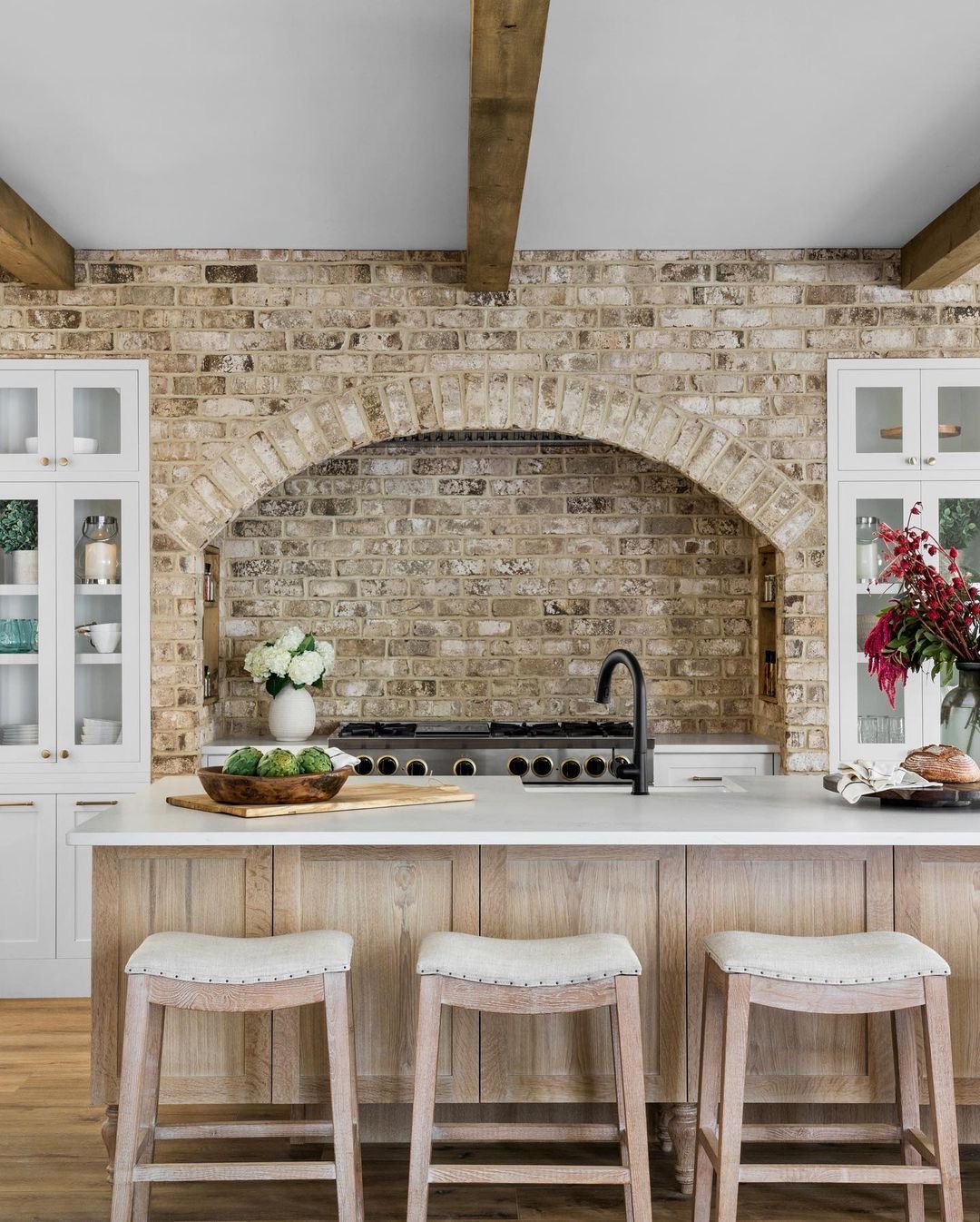 Rae’s Creek Brick – Tumbled Neutral Brick with Rustic Charm ...